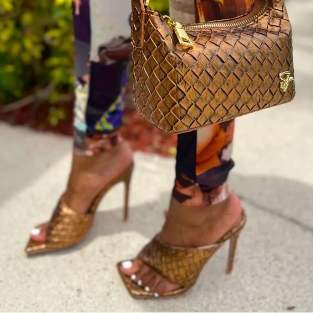 Shane Justin (Bullet gold) Heels very comfortable- Size 39 fits 8.5/9W